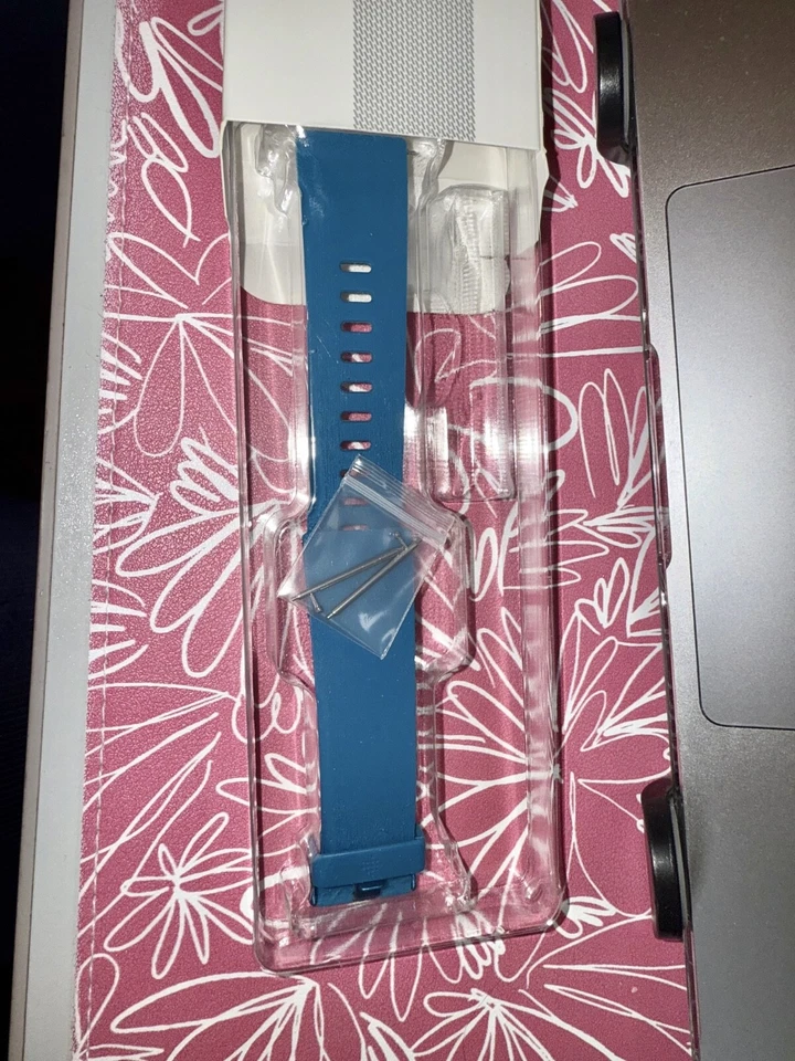 NOVA FAIXA FITBIT AZUL TURQUESA - PEQUENA - NOVA NA CAIXA - Imagem 1 de 4