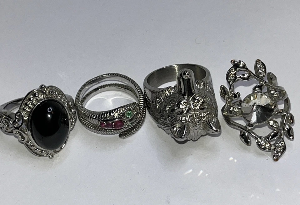 Anillos de diseñador inmobiliario de moda de gama alta en tono plateado talla 7,75-9 serpiente lobo gótico Foto 1 de 4