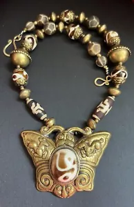 Tibetan Nepalese repousse Dzi butterfly amulet & capped Dzi Agate Bead Necklace - Picture 1 of 12