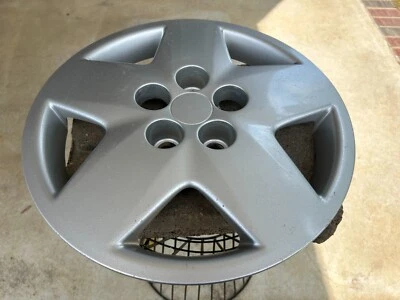 (1)  DODGE NEON 14" OEM WHEEL COVER HUB CAP SILVER FINISH 2003-2005 05272693AA Foto 1 de 4