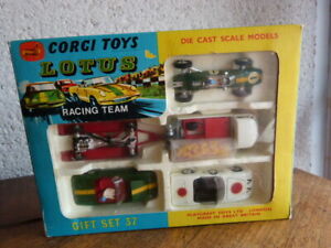 Beau jouet Corgy Toys 1/43 Lotus coffret racing Team en parfait état boite
