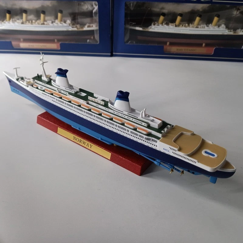 Modello di Nave 1:1250 in Lega Metallica - SS NORWAY, Transatlantico Collezione - Immagine 1 di 4