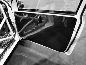 2 paneles de tarjeta puerta ABS FORD FIESTA MK6 ligero brillante negro ABS * coche de pista de carreras - Imagen 1 de 5