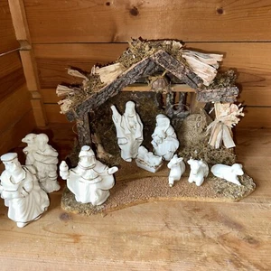 Crèche Nativity Scene, 11 Piece Porcelain Set - Picture 1 of 5