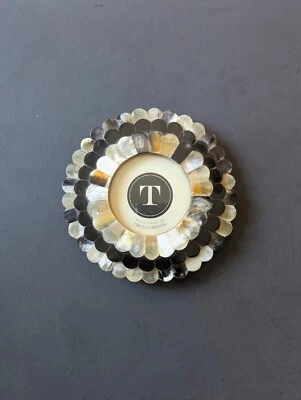 Quadro de mesa Two's Company concha redonda tom terra - Imagem 1 de 4