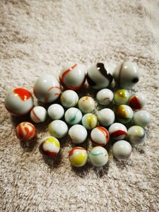 27 alte murmeln bespielt 5x ca. 2,5cm, 22x Ca. 1,5cm Weiß /bunt - Bild 1 von 4