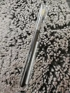 YOUNIQUE Fluffy Crease Brush NWOB - Picture 1 of 2