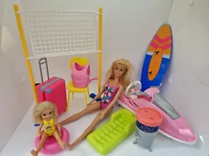 Barbie Strand Set Jetski Surfbrett Lilo Koffer Volleyball Netz und Puppen - Bild 1 von 19