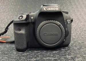 Canon EOS 7D 18.0 MP Digital SLR Camera (Body Only) - Zdjęcie 1 z 6