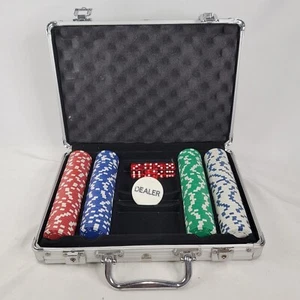 Juego de fichas de póquer con estuche de metal fichas de casino dados ficha de distribuidor TARJETAS FALTANTES - Imagen 1 de 5