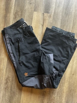LIKE NEW Adidas 20K Snowboard/Ski Pants Size Large Stretchy Waterproof - Image 1 of 4