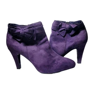Bandolino Púrpura Gamuza Tobillo Lazo Botín Tacones Cremallera Lateral Talla 10.5 Negocios Causal - Imagen 1 de 12
