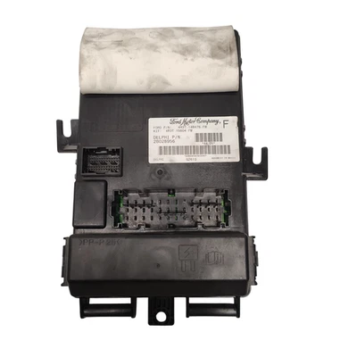 2005-2006 FORD MUSTANG  INTERIOR UNDER DASH RELAY FUSE BOX BCM BODY MODULE OEM - Image 1 of 3