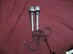 Pair Vintage Realistic Cardioid Dynamic Microphone 33-992 silver chrome handheld - Picture 1 of 8