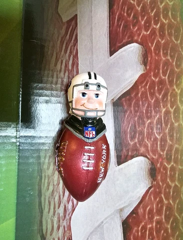 NEW YORK JETS VINTAGE TEAM TACKLER FRIDGE MAGNET SIZE: 3.0" NEW Cover