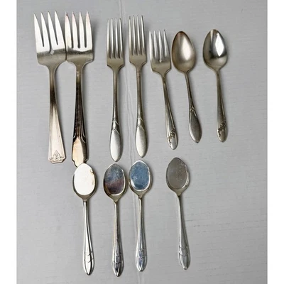 Lote surtido de cubiertos de plata Wm A Rogers Community Plate Tudor Oneida Foto 1 de 4