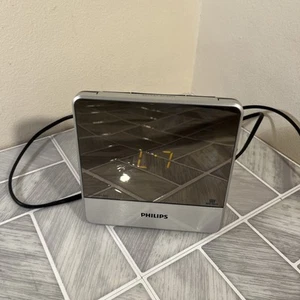 Philips Retro Alarm Clock Radio AJ3231/05 Dual Alarm Buzzer FM/MW/Aux - Picture 1 of 6