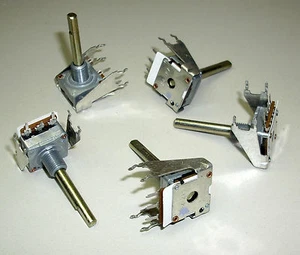 5 Stück 4K7 Potis mit Achse - Marke: PREH (M3925) - Picture 1 of 1