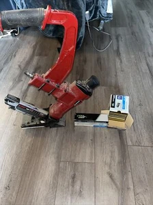 Powermate Vx HWFN3N1P Pneumatic 3-in-1 16-Gauge Flooring Nailer With Some Nails - Picture 1 of 9