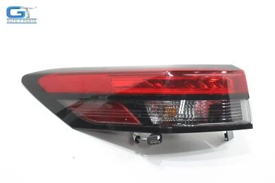 Luz trasera izquierda lado conductor Nissan Pathfinder 2022-2023 OEM Foto 1 de 4