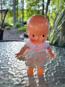 Vintage 1950er Irwin 6,5 Zoll Baby Puppe bewegliche Arme seitliche Augen Hartplastik USA - Bild 1 von 6