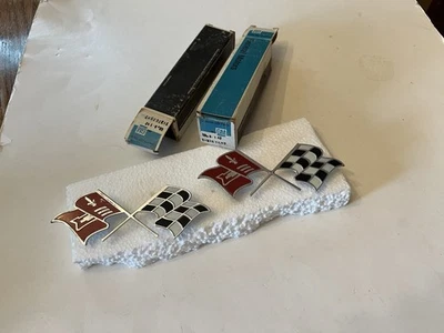 Par de emblemas de guardabarros con bandera cruzada Corvette GM 1957-1960 GM#3767507 Foto 1 de 4