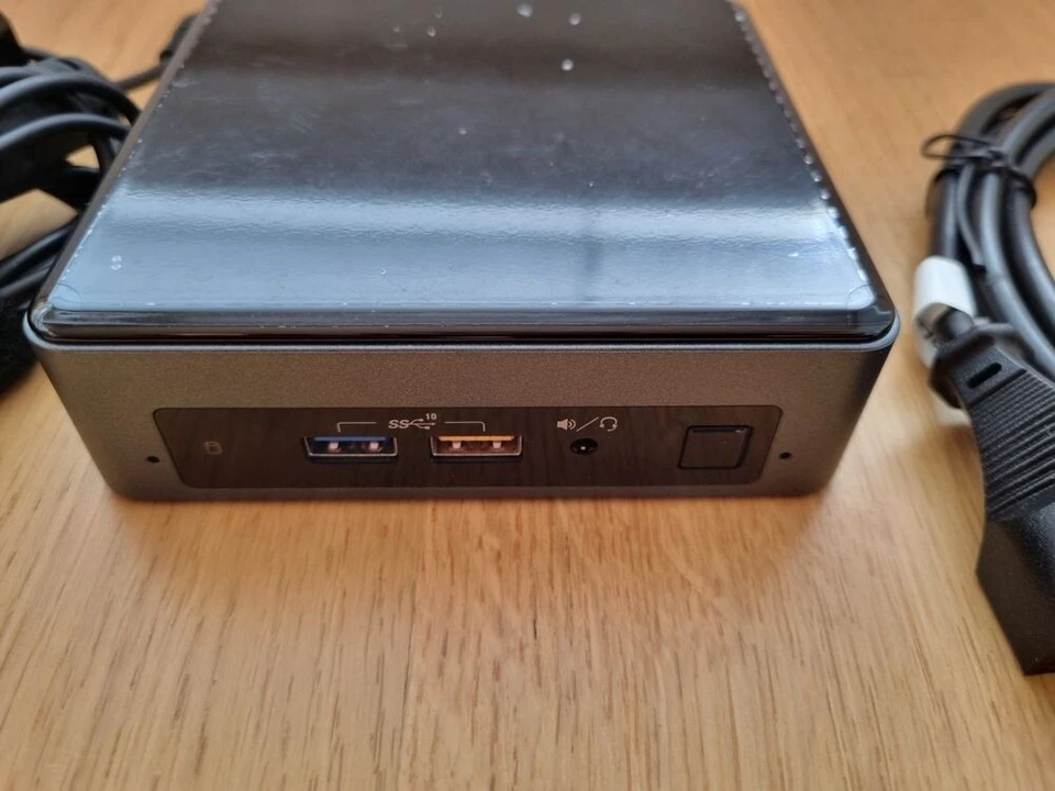 Intel NUC8i5BEK, 32GB Crucial RAM, SSD de 2 TB Samsung 970 EVO Pro Foto 1 de 1