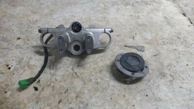 96 Suzuki GSF600 GSF 600 Bandit Triple Tree Clamp Ignition Gas Fuel Cap Lock Set Foto 1 de 4