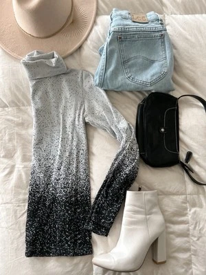 Top ATHLETA Gris Negro Cuello Alto Manga Larga Talla Pequeña Entrenamiento Sin Costuras Foto 1 de 4