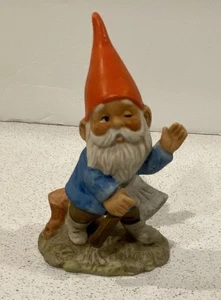 Figurina TAIWAN vintage 1979 ENESCO gnomo che ondeggia ascia 3,75" - Foto 1 di 8