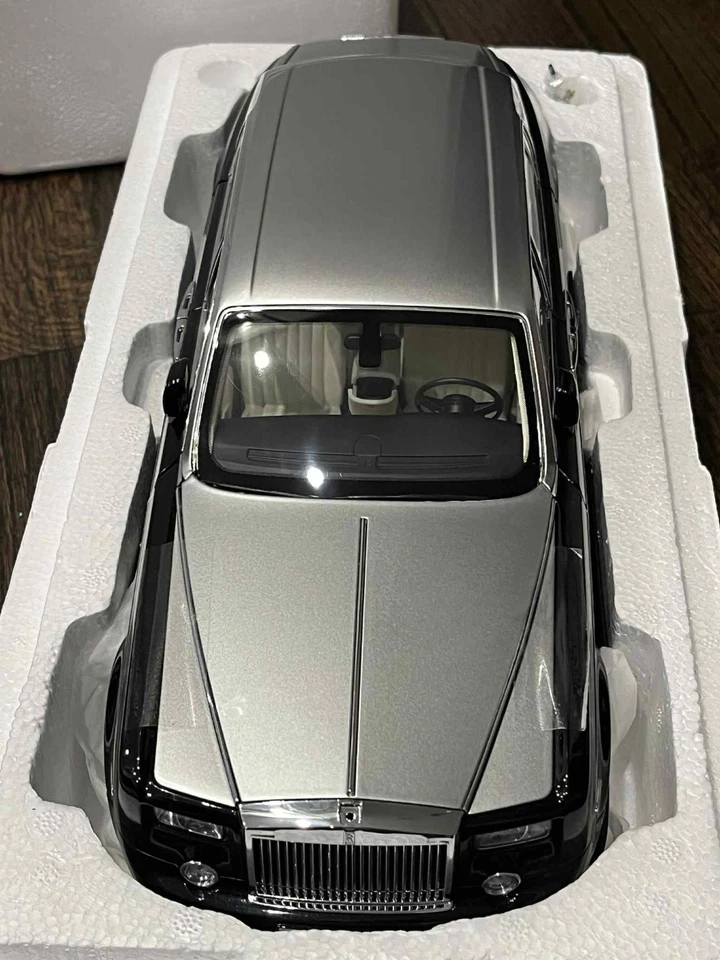 1:18 Kyosho Die Cast Stunning Rolls Royce Phantom Extended Black/Silver Car - Image 1 of 4