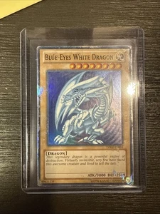 Yu-Gi-Oh! Blue-Eyes White Dragon (DPKB-EN001 Super Rare Unlimited) - Picture 1 of 7