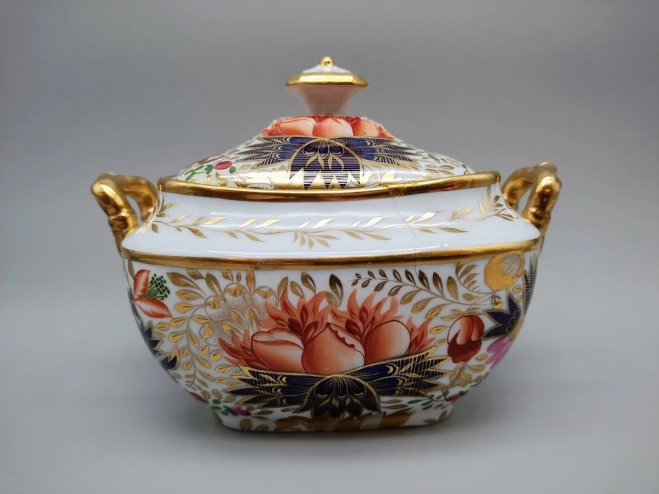 Caja de azúcar de porcelana Imari pintada a mano con patrón British Coalport 377 c. 1805-1810 Foto 1 de 4