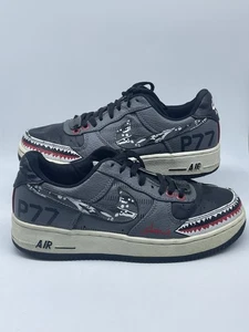 Nike Air Force 1 Low SBTG + PHU DEATH SEARCH 307334-006 2008 INDOSSATE taglia 7,5 rare - Foto 1 di 8
