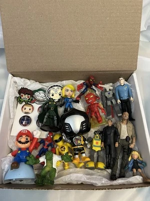 Caja Hero Club Lote Mixto Juguetes Figuras de Acción 15 Star Trek Transformers SpiderMan Foto 1 de 4