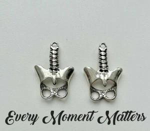 5 x Tibetan Silver PELVIS SPINE ANATOMICAL SCIENCE HUMAN 3D 34x23mm Charms - Picture 1 of 6