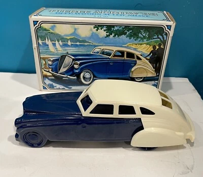 AVON 1975 PIERCE ARROW '33 WILD COUNTRY AFTERSHAVE botella semi llena regalo de vacaciones Foto 1 de 4