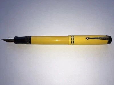 RARE 1929 VINTAGE PARKER DUOFOLD JUNIOR MANDARIN YELLOW LUCKY CURVE FOUNTAIN PEN - Image 1 of 4