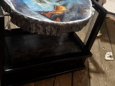 Mesa epoxi Pecan From Hurricane Helene dañada con luces LED.  Foto 1 de 3