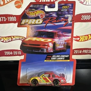Hot Wheels Racing 1997 #5 Kellogg Terry Labonte Marte Carlo Race Car - Picture 1 of 7