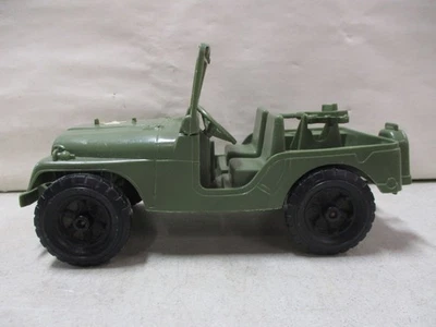 Jeep militar de plástico años 60 con pistola Foto 1 de 4