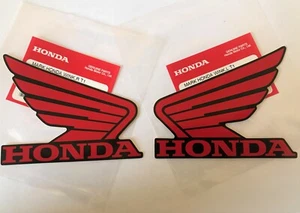 Adesivo decalcomania serbatoio ala originale Honda 100 mm ROSSO + NERO ** STOCK UK ** - Foto 1 di 5