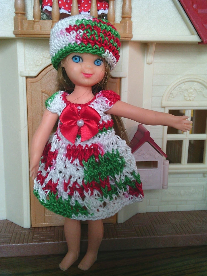 Vestido y sombrero de ganchillo hecho a mano para muñeca Tutti vintage Foto 1 de 1