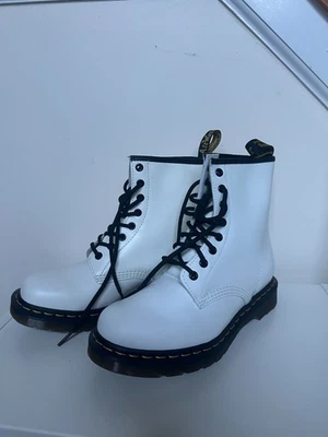 Mujer UK 6 US 8 Doc Dr. Martens 1460W Blanco Cuero Liso Botines Con Cordones Foto 1 de 4