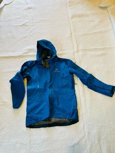 Arc'teryx Herren Betav Jacke Gr. M Gore-Tex Shell blau wasserdicht RECCO - Bild 1 von 4