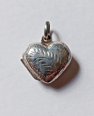 Colgante medallón corazón vintage de plata de ley 925 Foto 1 de 4