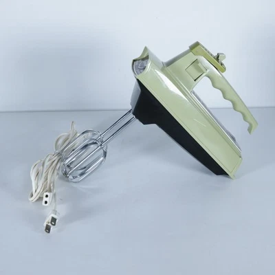 Винтажный ручной микшер Sunbeam Mixmaster 5 скоростей Burst Of Power Beaters цвет авокадо зеленый - Изображение 1 из 4