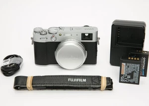 Cámara digital compacta FUJIFILM X100V APS-C (plateada) 26,1 MP, 4300 obturador - Imagen 1 de 7