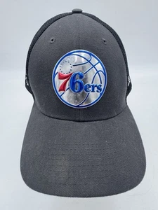 Philadelphia 76ers New Era 39thirty NBA Fitted Hat Cap L/XL Black Metal Logo - Bild 1 von 11