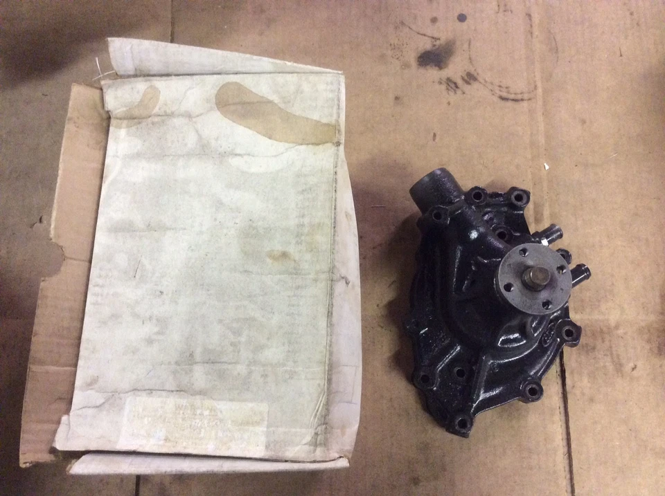 Bomba de agua remanufacturada Moto 1525 | Se adapta a 74 Ford E100 E200 E300 Foto 1 de 1
